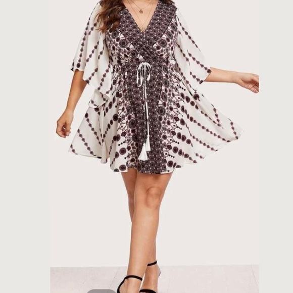 NWOT Boohoo Ivory & Maroon Ornate Aztec Tassel Flutter Sleeve Mini Dress - Picture 5 of 12